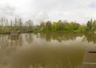 zámek Libochovice  Bystrý pozorovatel najde na téhle fotografi 7  z 8 místních rybářů (jeden je schován za hranou mola). : architektura, panorama, voda, zámek