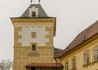 Žatec  Kněžská brána - předsunutá obraná věž s průchodem do kterého směřovaly cesty od západu. : architektura