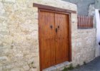 Kypr - říjen 2005  výlet po vnitrozemí ostrova : architektura, dveře, zátiší