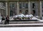 Paříž - květen 2006  koule v královských zahradách : architektura, koule