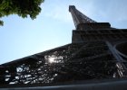 Paříž - léto 2010  Eifellova věž : Eifellova věž, architektura, perspektiva, věž