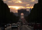 Paříž - léto 2010  západ slunce za Vítězným obloukem : obloha, západ slunce