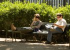 Paříž - květen 2012  Lucemburské zahrady - pohudu si v paříži umí udělat i samotní chlapi : architektura, odpočinek, park