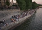 Paříž - květen 2012  nábřeží Seiny nápadně připomíná tučňáčí kolonie : dokumentární, piknik, řeka
