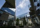 Paříž - květen 2012  administrativní komplex u parku Andre Citroena : architektura, předměty, sklo