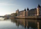 Conciergerie  Gotická pevnost u řeky a věznice z doby Francouzské revoluce : Paříž 2021, architektura, odraz, předmět, voda