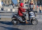ze života v Paříži : Paříž 2021, doprava, motorka, předmět